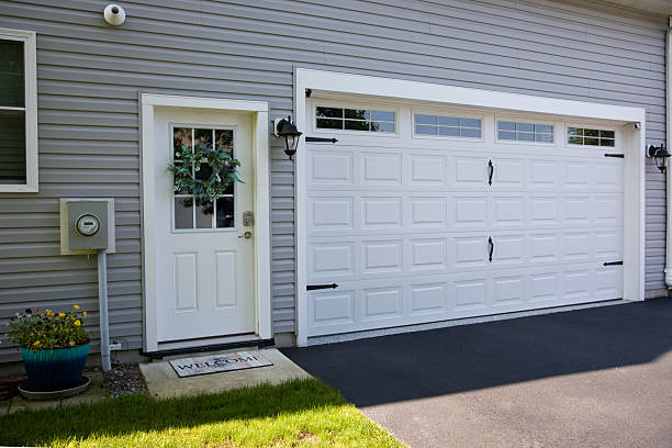 24/7 Emergency Garage Door Panel Replacement experts in Burbank, IL